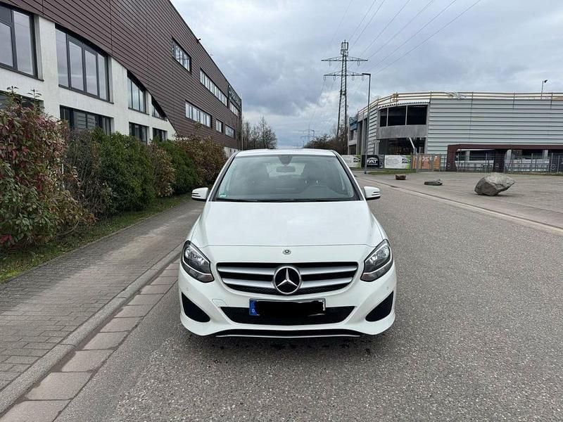 Gebraucht Mercedes B180 122 PS (89 kW) 2018 Weiß Van / Kleinbus