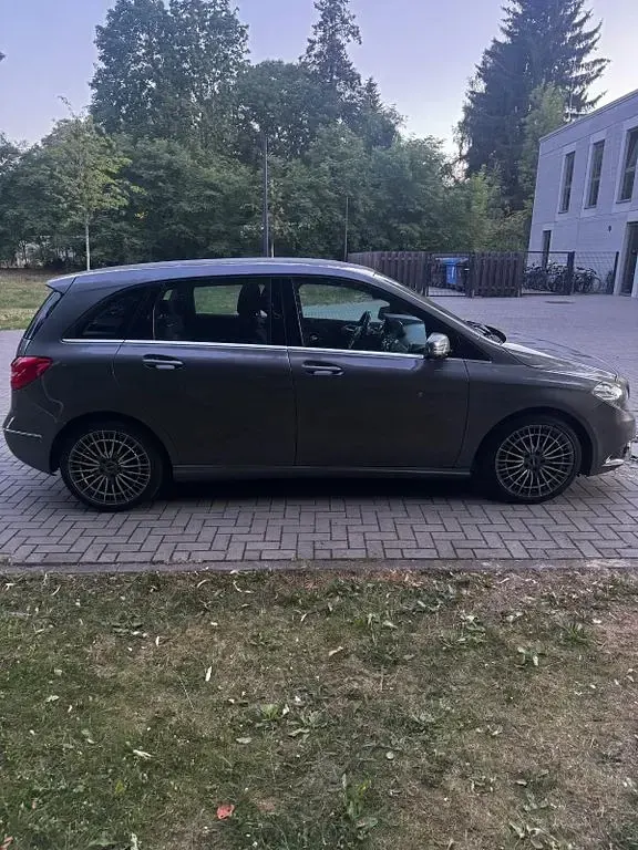 Gebraucht Mercedes B200 156 PS (114 kW) 2013 Kleinwagen