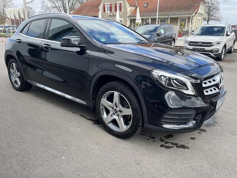 Gebraucht Mercedes GLA220 AMG line 184 PS (135 kW) 2020 Obsidianschwarz metallic SUV