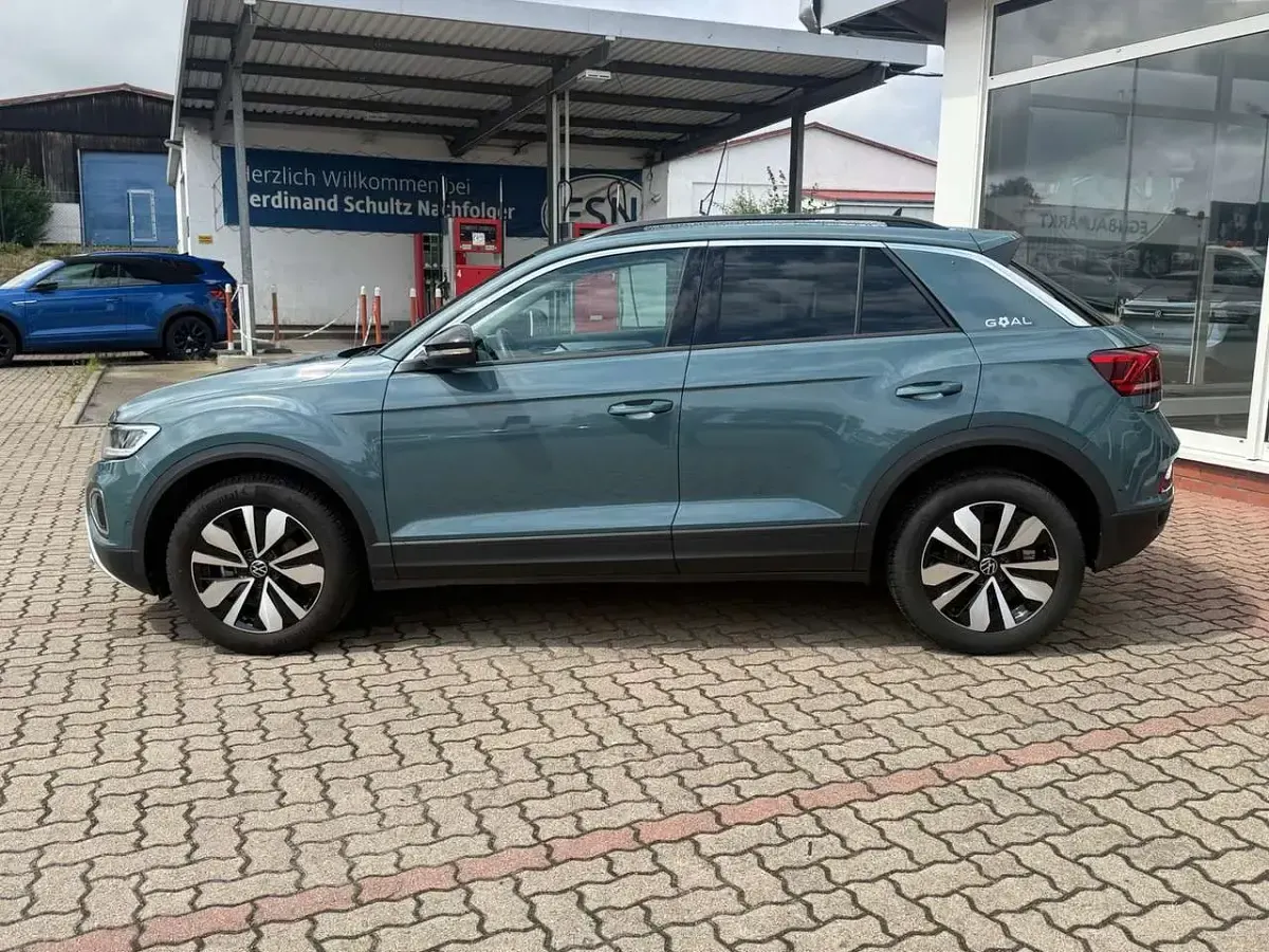 Gebraucht VW T-Roc Goal 150 PS (110 kW) 2025 Petroleum blue metallic SUV