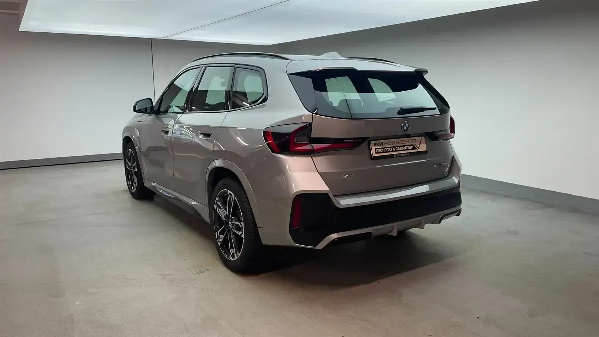 Gebraucht BMW X1 Efficient Dynamics 326 PS (239 kW) 2025 Spacesilber metallic SUV
