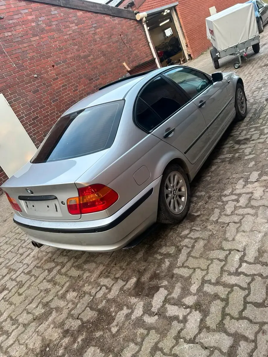 Gebraucht BMW 318 147 PS (108 kW) 2004 Silber Limousine