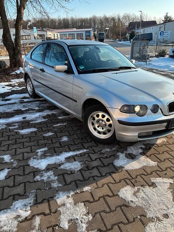 Silber Gebraucht 2004 BMW 318 Compact Kleinwagen | 2.150 € - Bild 1/4