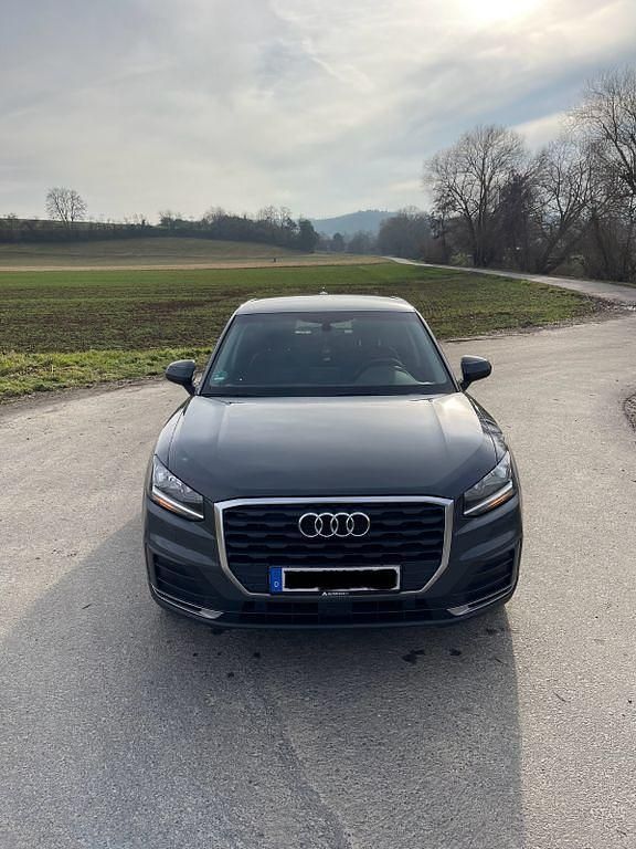 Gebraucht Audi Q2 116 PS (85 kW) 2019 Grau SUV