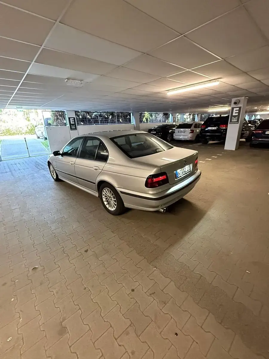 Gebraucht BMW 523 170 PS (125 kW) 1999 Silber Limousine