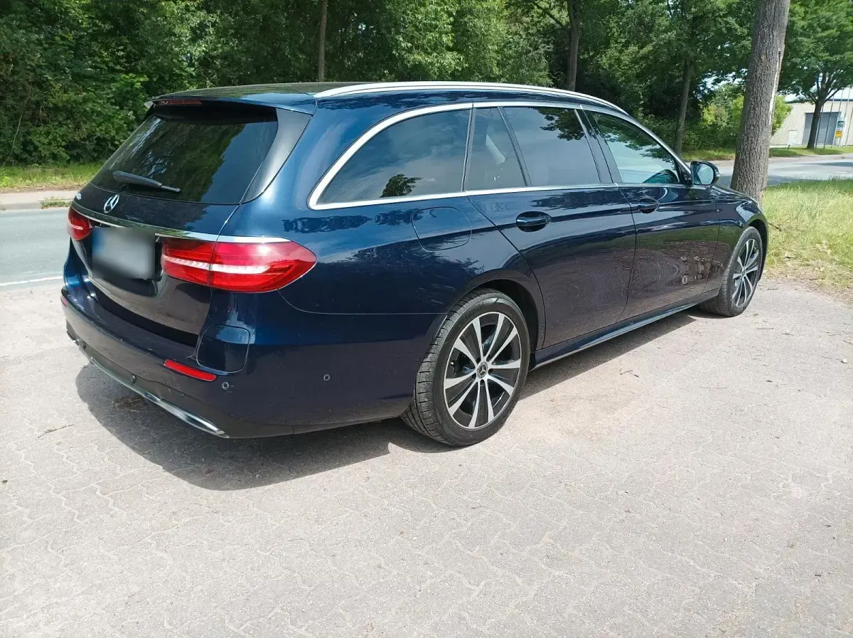 Gebraucht Mercedes E300 306 PS (225 kW) 2020 Blau Kombi