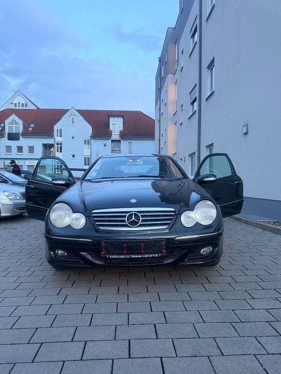 Gebraucht Mercedes C180 143 PS (105 kW) 2005 Schwarz Coupé