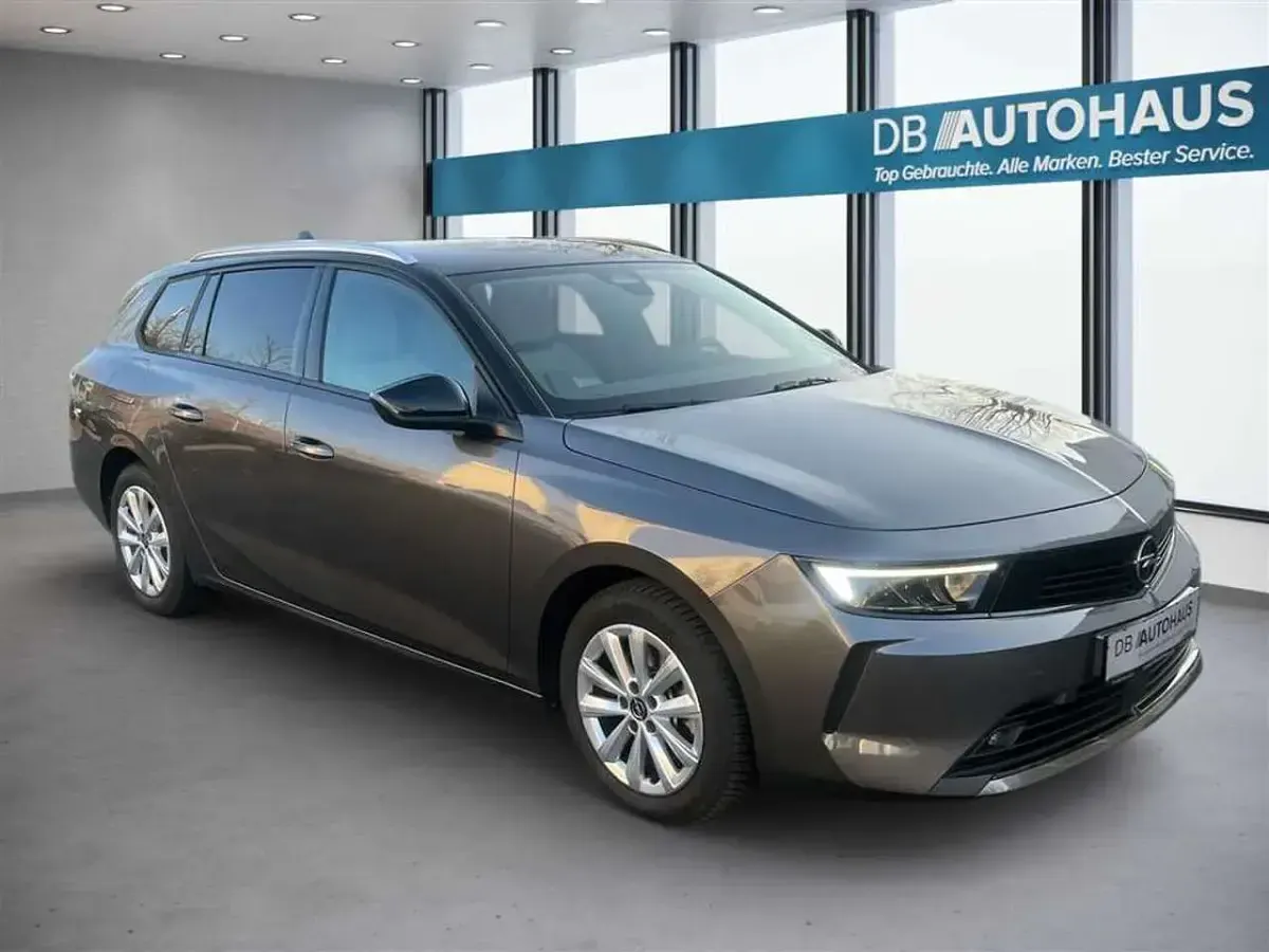 Gebraucht Opel Astra Business Elegance 131 PS (96 kW) 2024 Grau Kombi