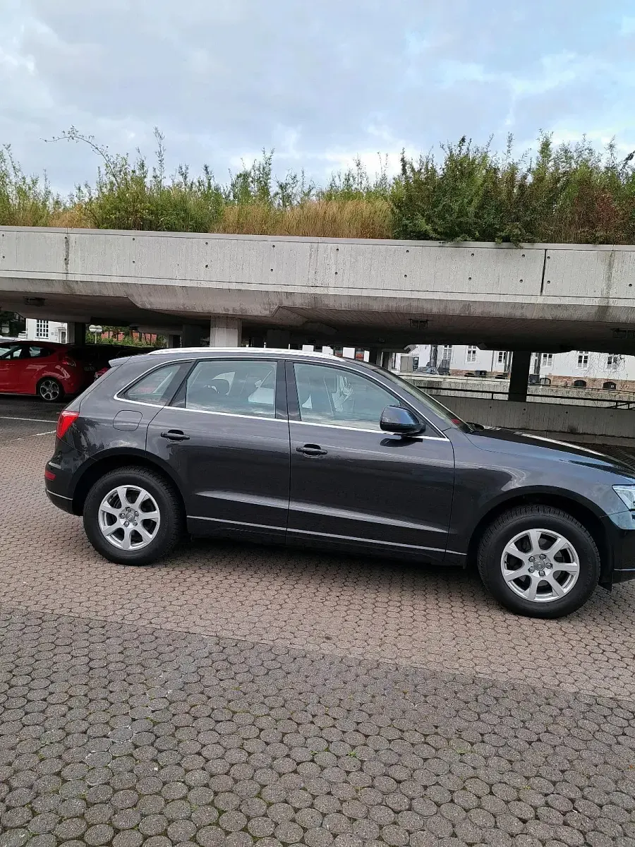 Gebraucht Audi Q5 163 PS (119 kW) 2011 Schwarz SUV