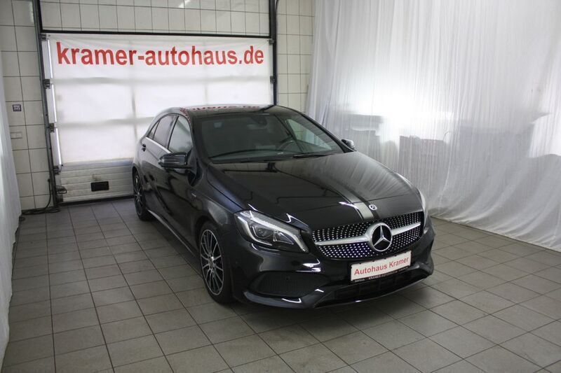 Schwarz Gebraucht 2017 Mercedes A180 AMG Limousine | 21.900 € (Teuer) - Bild 1/4