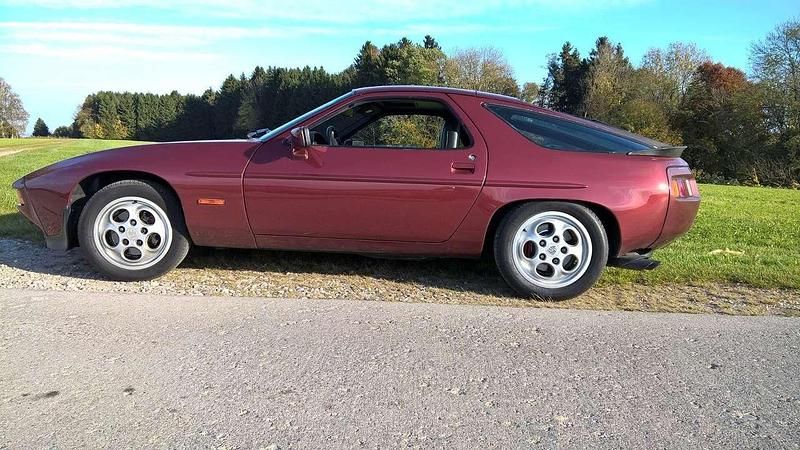 Rot Gebraucht 1985 Porsche 928 Coupé | 37.500 € - Bild 1/4