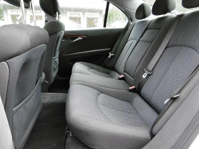 Gebraucht Mercedes E200 163 PS (119 kW) 2006 Iridiumsilber Limousine