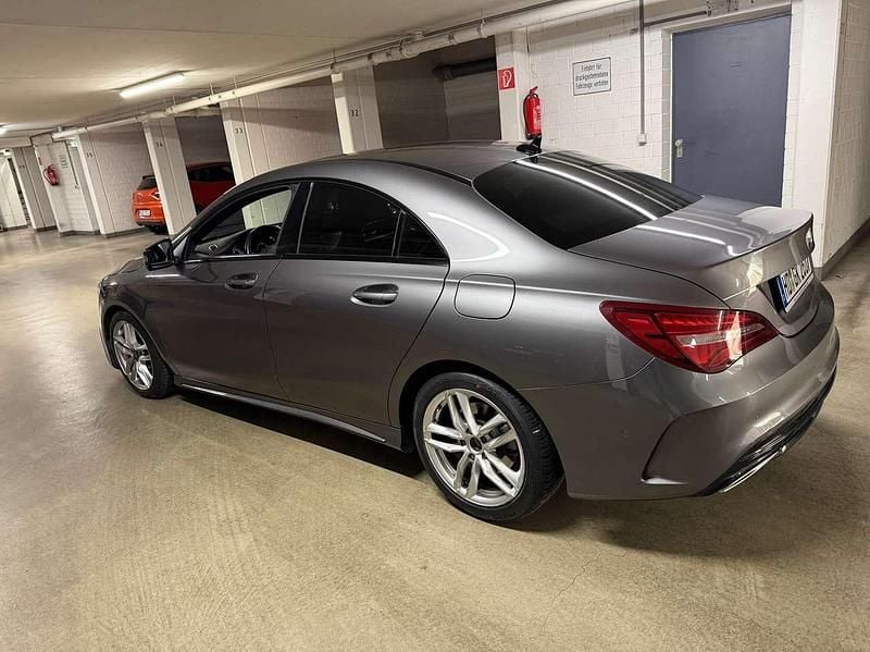 Grau Gebraucht 2017 Mercedes CLA200 Limousine | 21.400 € (Fairer Preis) - Bild 1/4