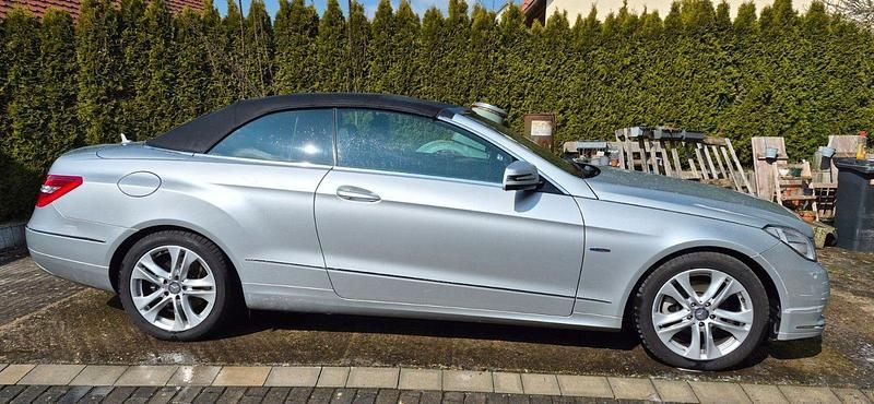 Gebraucht Mercedes E200 Avantgarde 184 PS (135 kW) 2010 Silber Cabrio