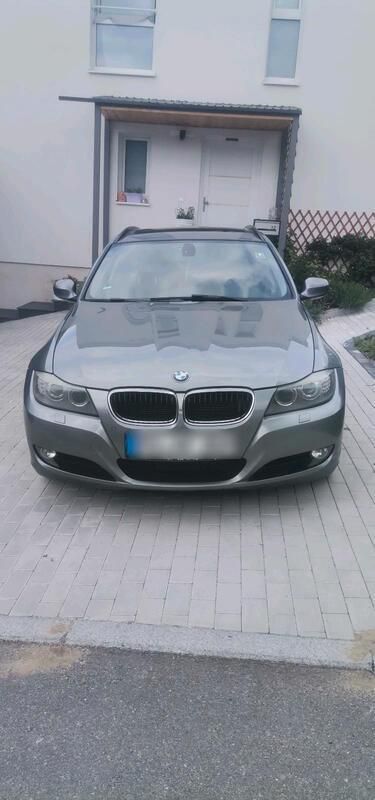 Grau Gebraucht 2012 BMW 320 Kombi | 4.990 € (Superpreis) - Bild 1/4
