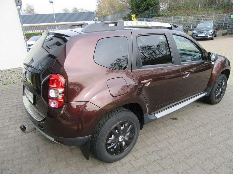 Second-hand Dacia Duster Black Shadow 125 CP (91 kW) 2017 Maro SUV