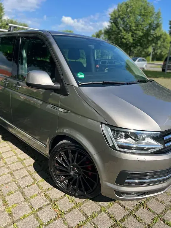 Gebraucht VW T6 Comfortline 150 PS (110 kW) 2015 Grau Van