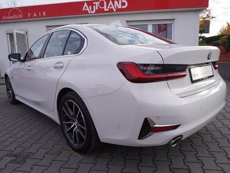 Gebraucht BMW 330e Luxury Line 252 PS (185 kW) 2022 Alpinweiss iii Limousine