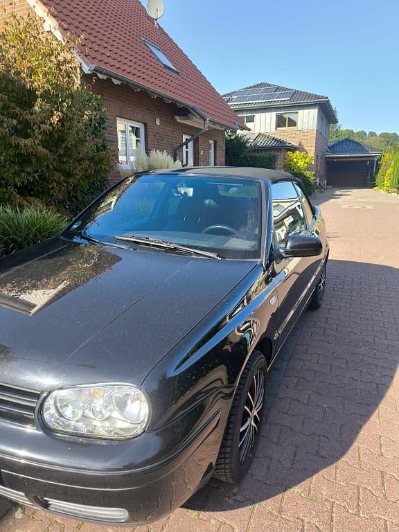 Schwarz Gebraucht 1999 VW Golf Cabriolet Classicline Cabrio | 4.899 € (Teuer) - Bild 1/4