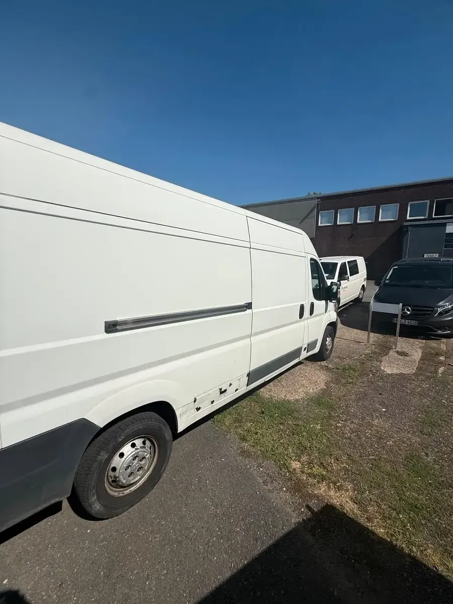 Gebraucht Peugeot Boxer 101 PS (74 kW) 2011 Weiß Van