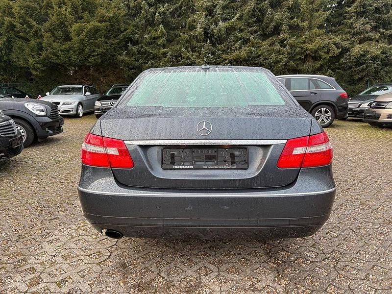 Gebraucht Mercedes E200 184 PS (135 kW) 2011 Grau Limousine