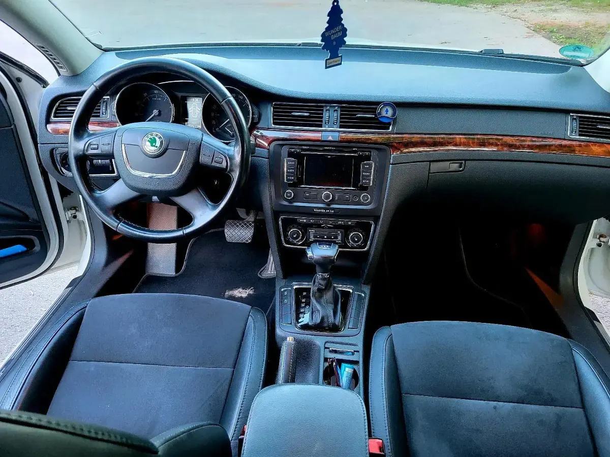 Gebraucht Skoda Superb 160 PS (117 kW) 2010 Weiß Limousine