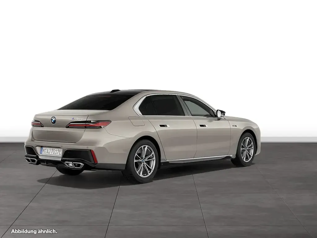 Gebraucht BMW M760e 571 PS (419 kW) 2025 Grau Limousine