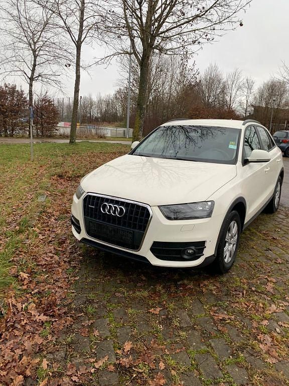 Weiß Gebraucht 2013 Audi Q3 SUV | 10.990 € (Guter Preis) - Bild 1/4