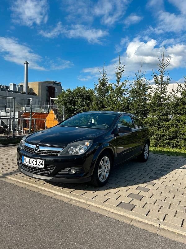 Schwarz Gebraucht 2009 Opel Astra GTC Coupé | 3.970 € (Fairer Preis) - Bild 1/4