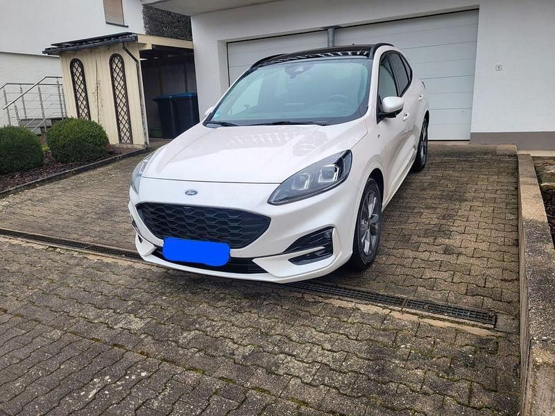 Gebraucht Ford Kuga ST-Line 150 PS (110 kW) 2022 Weiß SUV