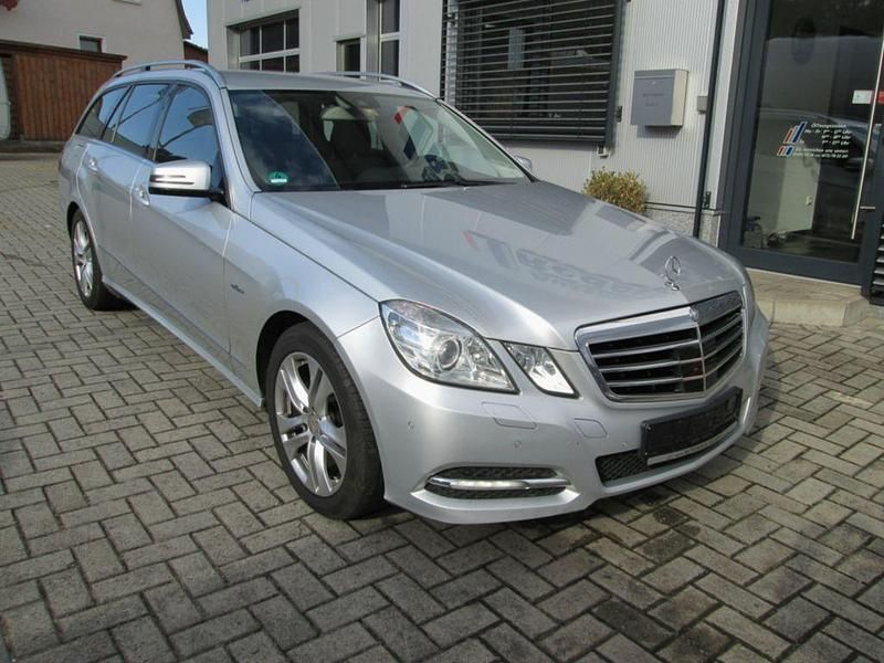 Gebraucht Mercedes E220 Avantgarde 170 PS (125 kW) 2011 Silber Kombi