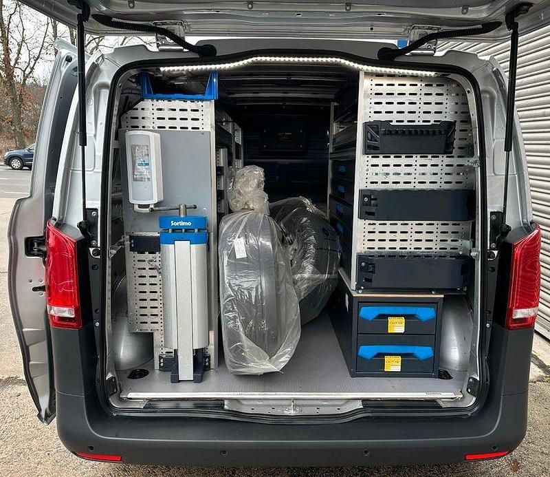 Silber Gebraucht 2022 Mercedes Vito Van / Kleinbus | 23.500 € (Superpreis) - Bild 1/4