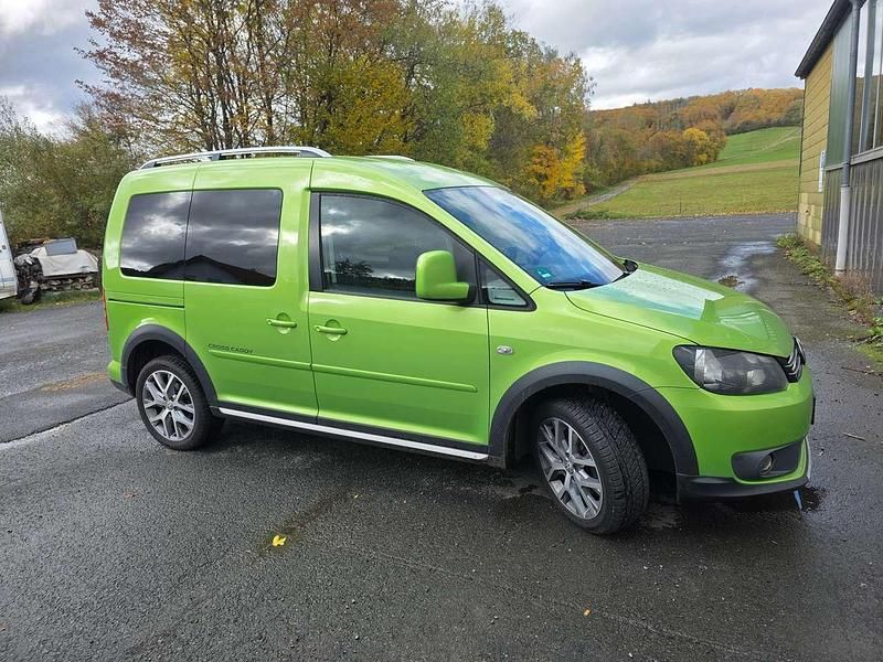 Grün Gebraucht 2013 VW Caddy Edition Van / Kleinbus | 11.699 € (Etwas zu teuer) - Bild 1/4