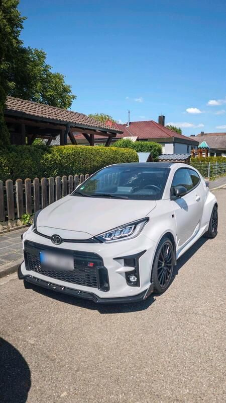 Weiß Gebraucht 2024 Toyota Yaris Kleinwagen | 29.900 € (Superpreis) - Bild 1/4
