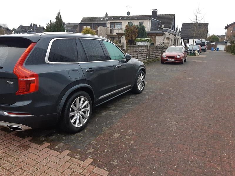 Grau Gebraucht 2019 Volvo XC90 Inscription SUV | 36.900 € (Guter Preis) - Bild 1/4