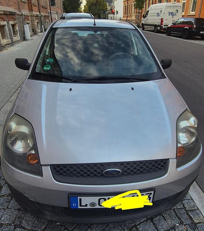 Silber Gebraucht 2007 Ford Fiesta Ambiente Kleinwagen | 1.200 € (Guter Preis) - Bild 1/4