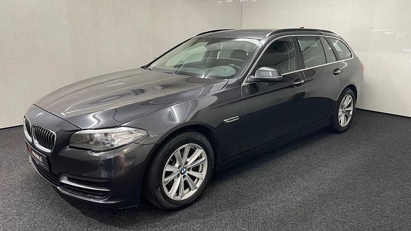 Grau Gebraucht 2016 BMW 520 Comfort Edition Kombi | 16.400 € (Fairer Preis) - Bild 1/4