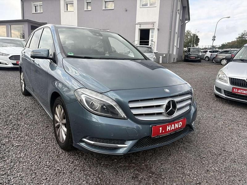 Universumblau Gebraucht 2013 Mercedes B200 Van / Kleinbus | 9.999 € (Superpreis) - Bild 1/4