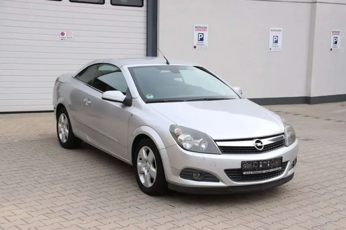 Gebraucht Opel Astra Edition 140 PS (102 kW) 2007 Starsilber iii m2 Cabrio