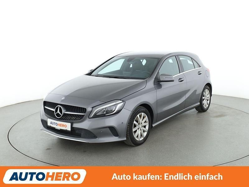 Grau Gebraucht 2016 Mercedes A180 Style Limousine | 13.730 € (Fairer Preis) - Bild 1/3