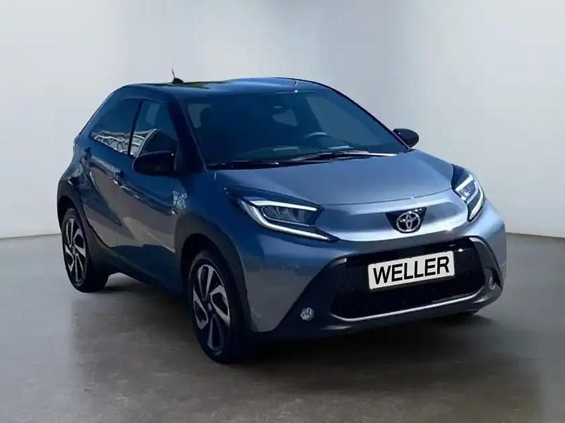 Celestite grey (1k3)/ black mica (209) (grau) Neu 2025 Toyota Aygo Kleinwagen | 21.480 € - Bild 1/3