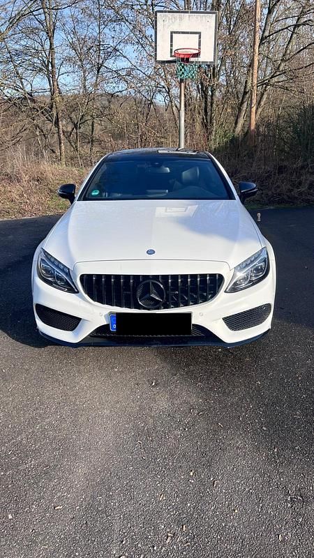 Weiß Gebraucht 2016 Mercedes C200 Coupé | 25.500 € (Teuer) - Bild 1/4