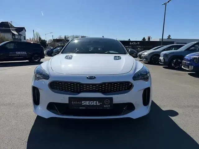 Gebraucht Kia Stinger GT 366 PS (269 kW) 2021 Weiß Kleinwagen