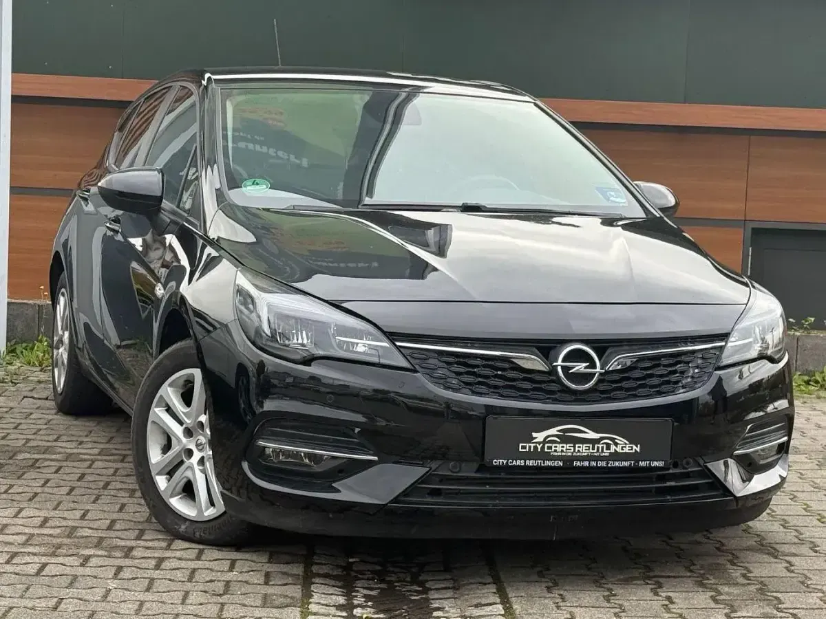 Używany Opel Astra Edition 145 KM (106 kW) 2021 Czarny Sedan/Limuzyna