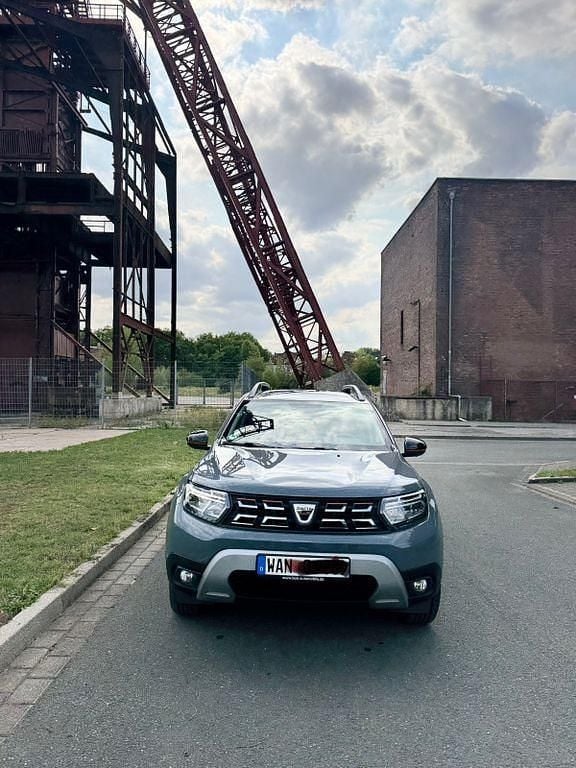 Grau Gebraucht 2022 Dacia Duster Extreme SUV | 15.999 € (Superpreis) - Bild 1/4