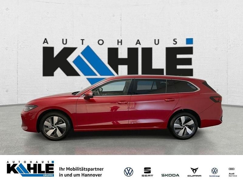 Chilirot metallic Gebraucht 2025 VW Passat Business Kombi | 35.990 € (Superpreis) - Bild 1/4