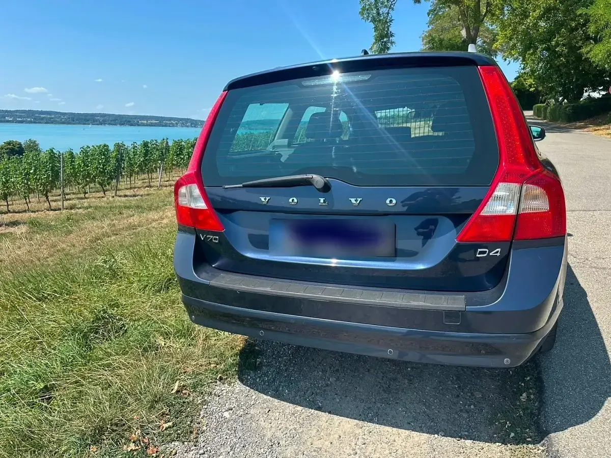 Gebraucht Volvo V70 Summum 163 PS (119 kW) 2012 Blau Kombi