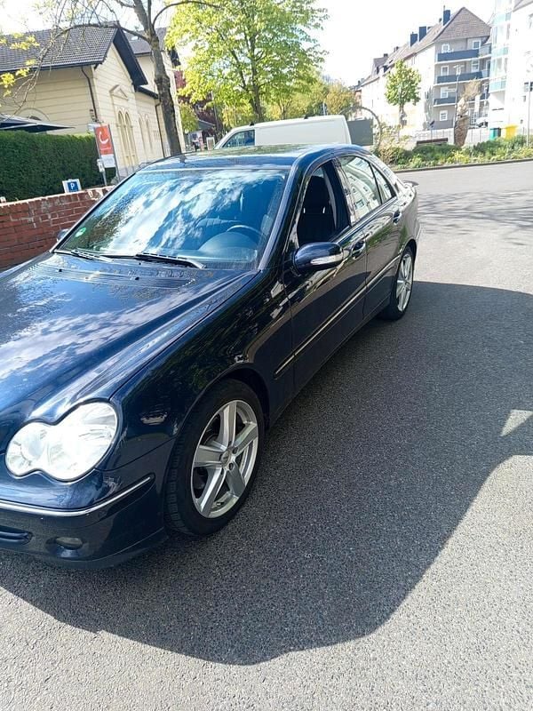 Używany Mercedes C280 231 KM (169 kW) 2007 Niebieski Sedan/Limuzyna