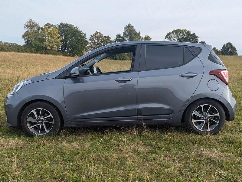 Gebraucht Hyundai i10 Passion Plus 87 PS (63 kW) 2018 Grau Kleinwagen