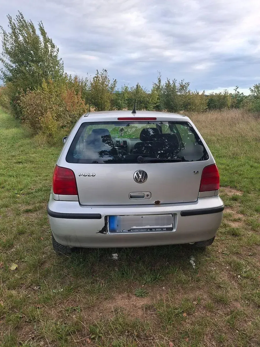 Brugt VW Polo Basis 75 HK (55 kW) 2001 Sølv Sedan